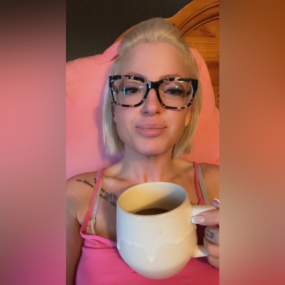 Meet your Posher, Brandi - Picture 1 of 6